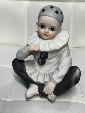 Vintage Mann Japan Porcelain Pierrot Harlequin Clown Musical
Figurine